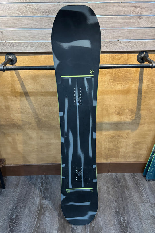 Demo Ride Manic snowboard, black and lime green