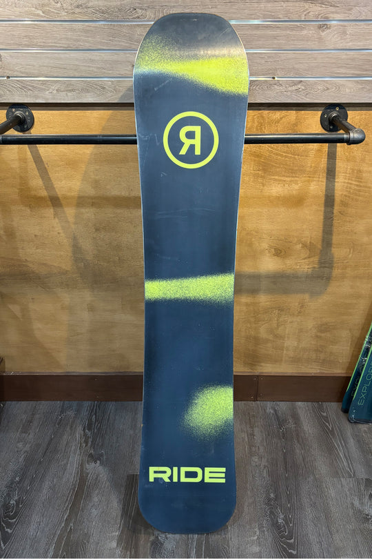 Demo Ride Manic snowboard, black and lime green