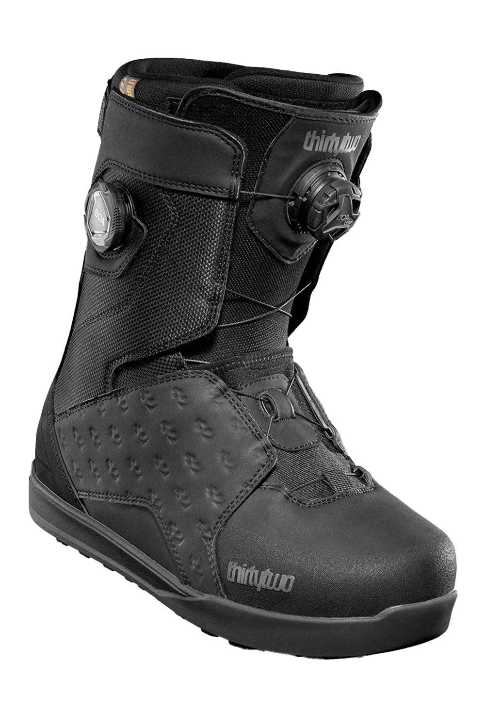 black snowboard boot