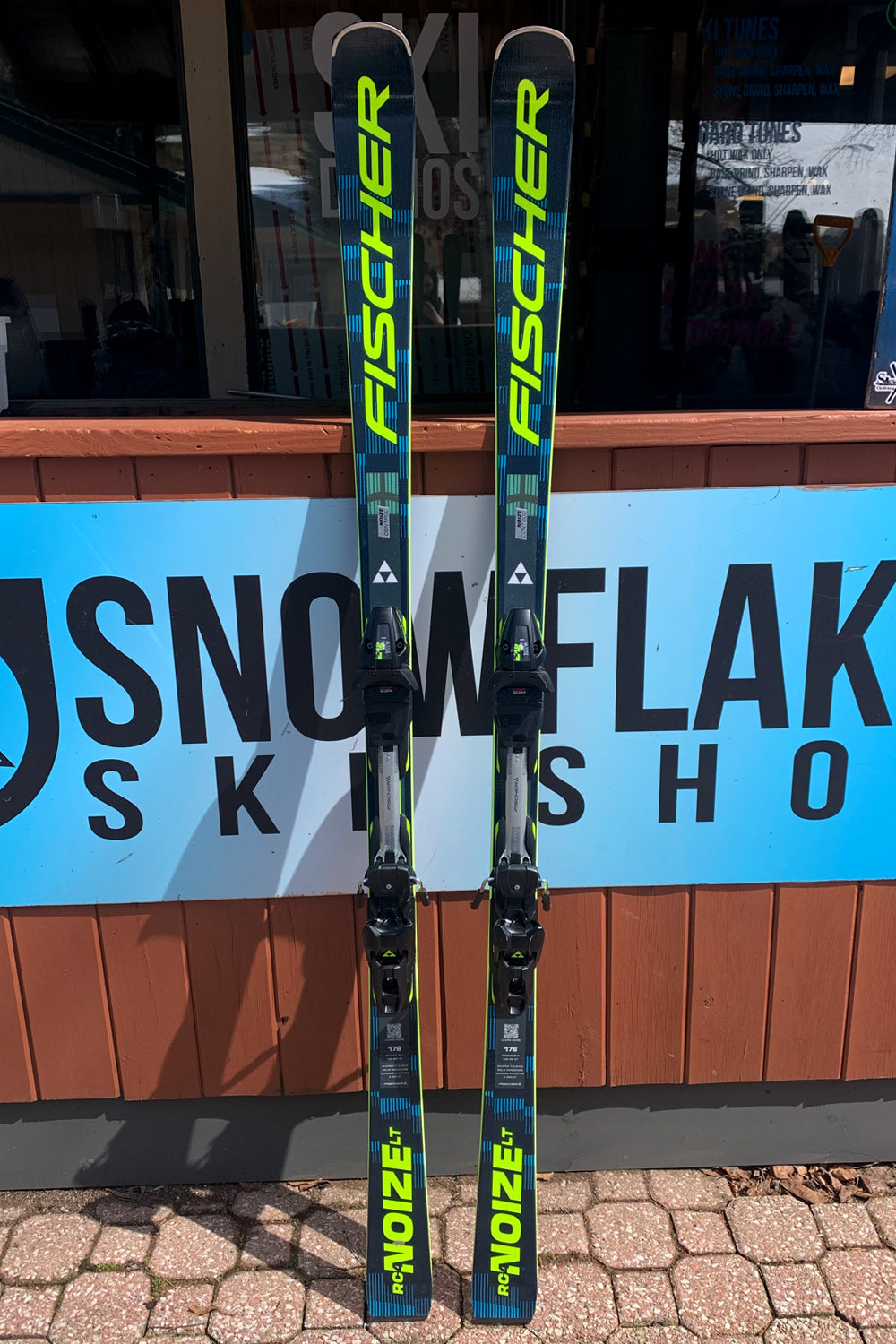 Fischer RC Noize LT demo skis,  blue, black and neon green with black bindings