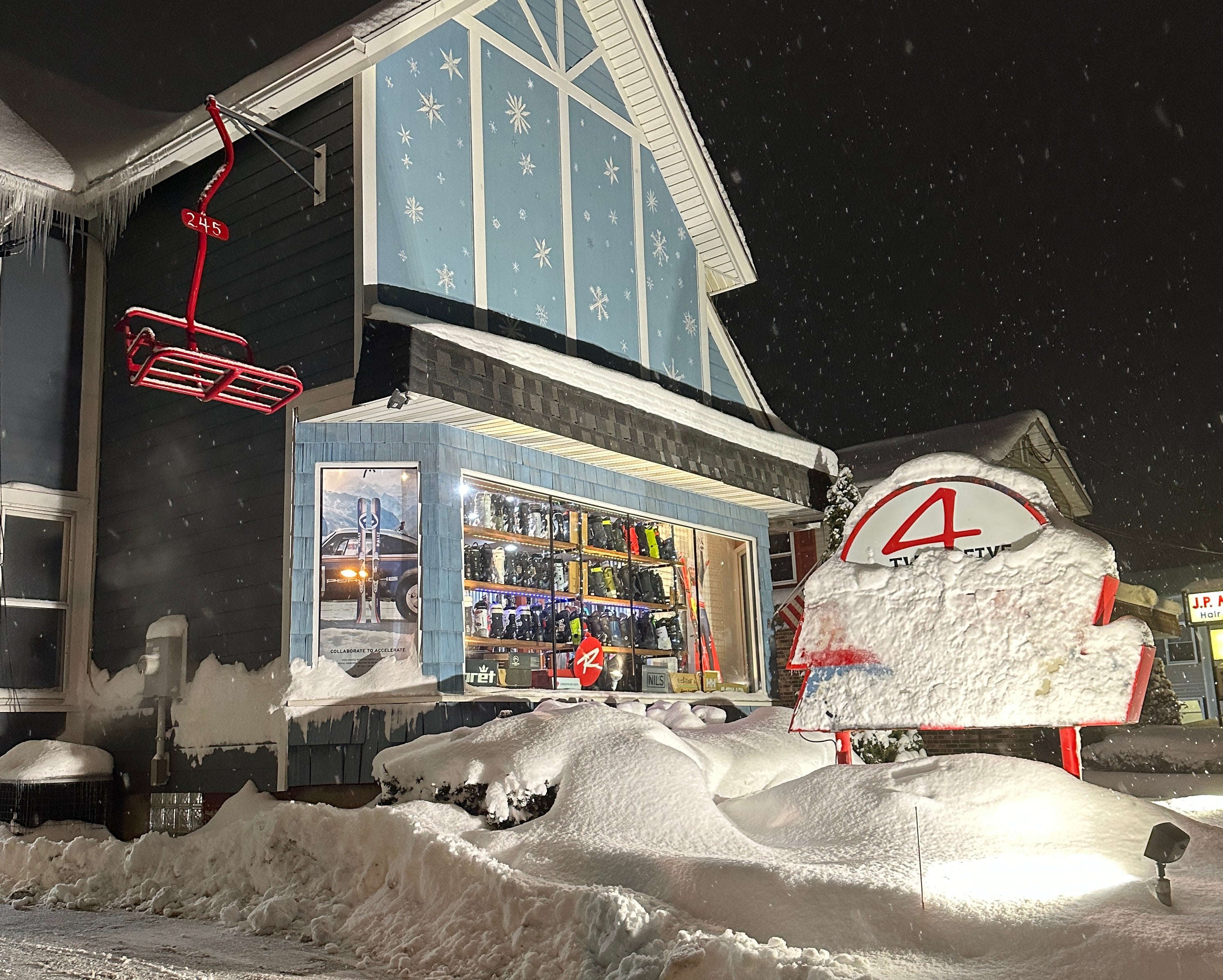 About Us – Snowflake Ski Shop