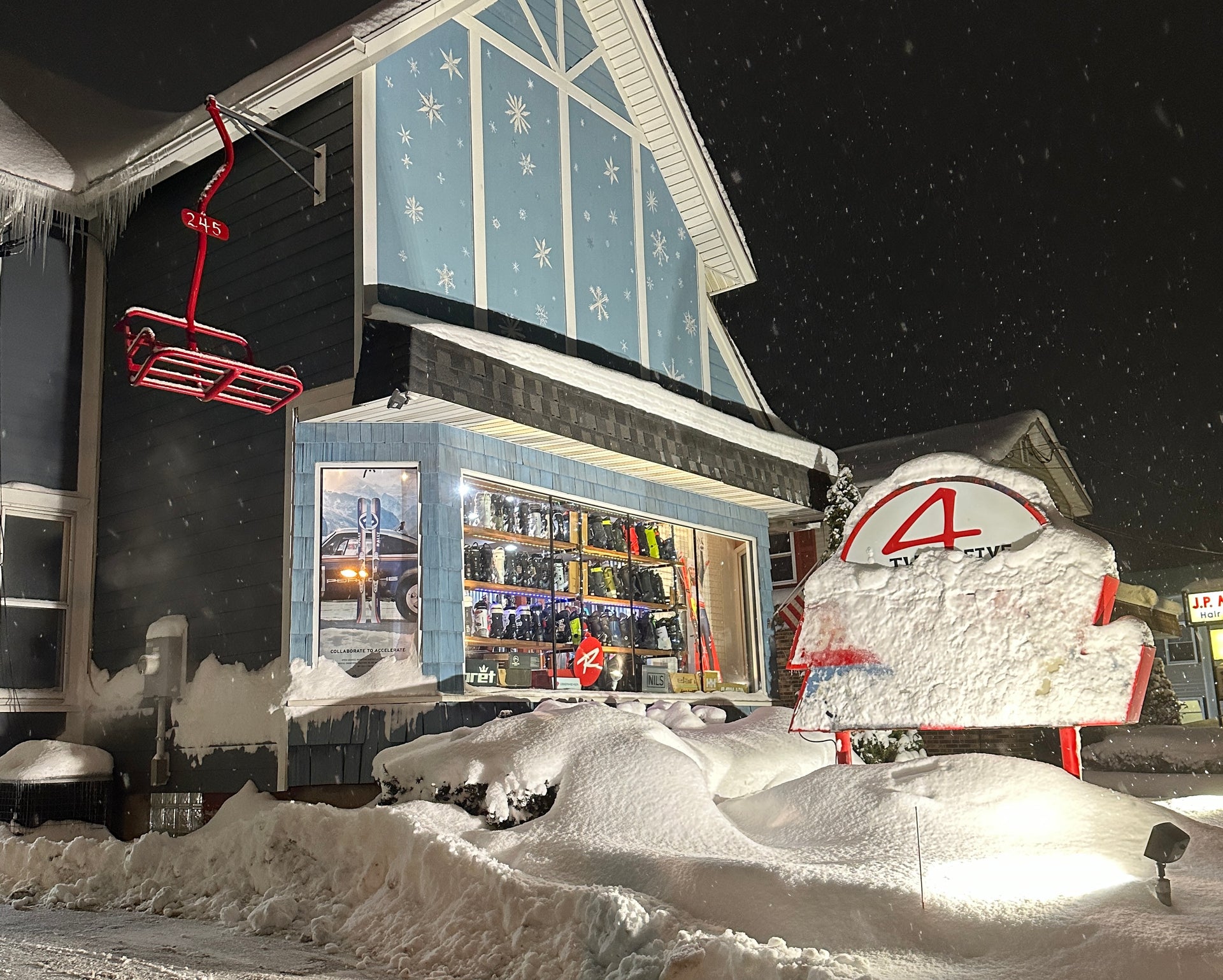 About Us – Snowflake Ski Shop