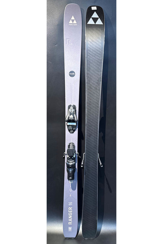 Two skis with bindings on a gray background